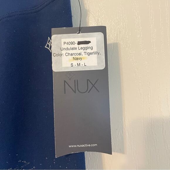 NUX Undulate‎ Navy Leggings NWT Small - Picture 8 of 9
